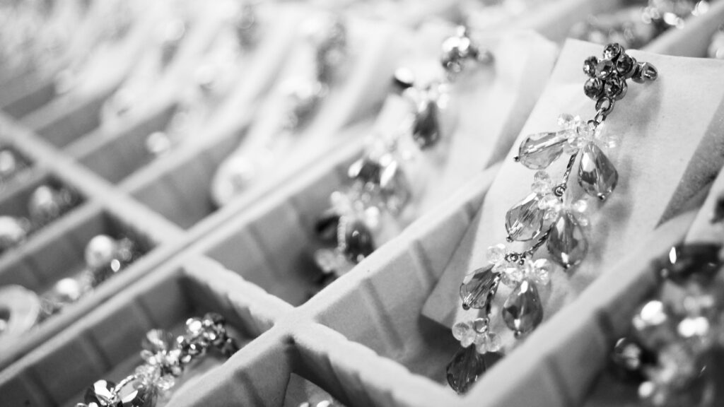 Best Minimalist Travel Jewelry Organizers for Women in 2025