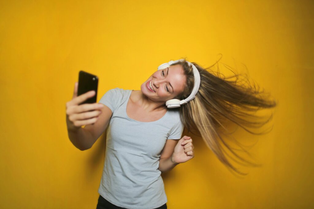 Crush Your Commute: 2025’s Most Viral Wireless Earbuds & Headphones